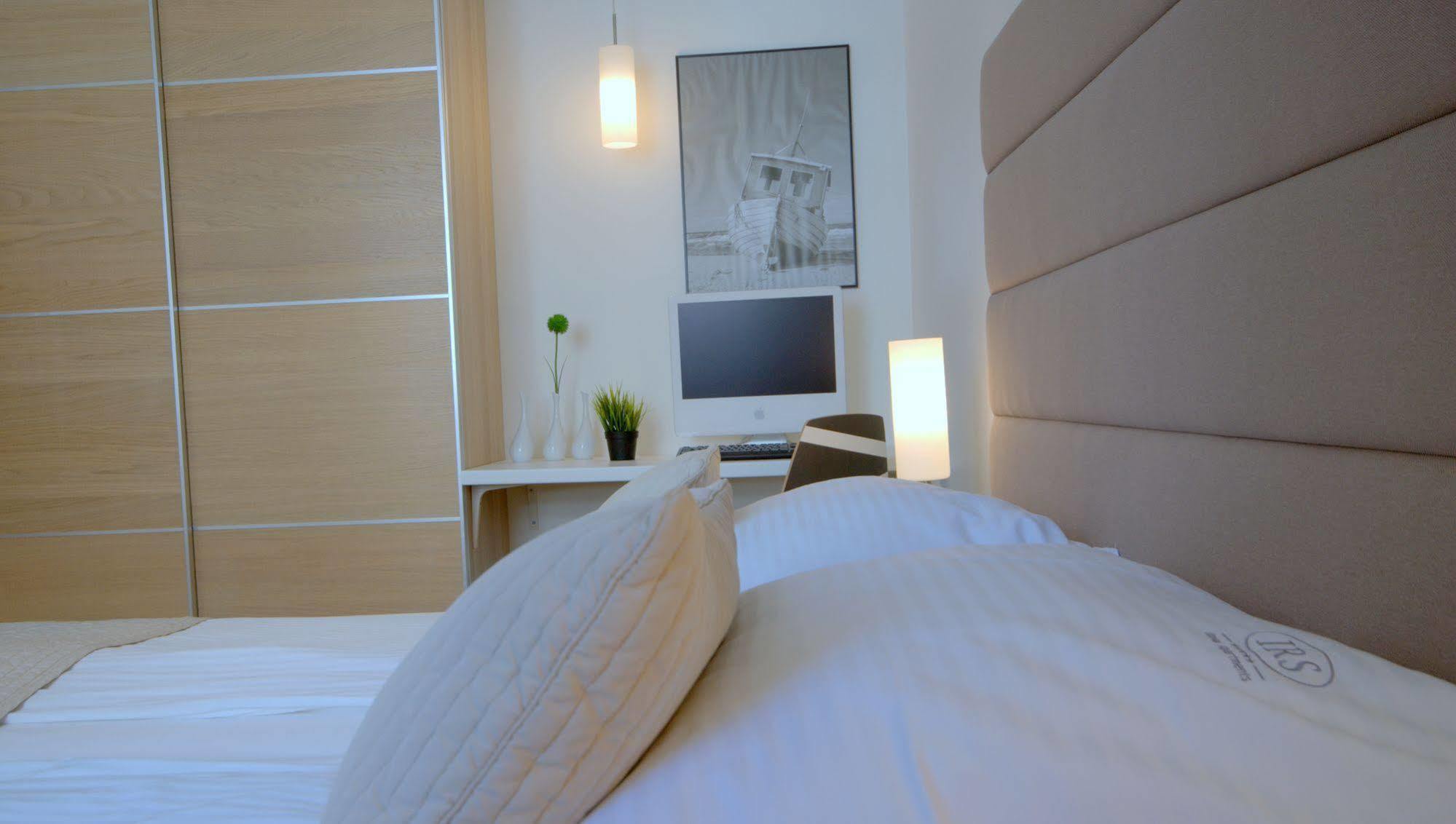 Irs Royal Apartments Apartamenty Irs Trzy Zagle กดัญสก์ ภายนอก รูปภาพ